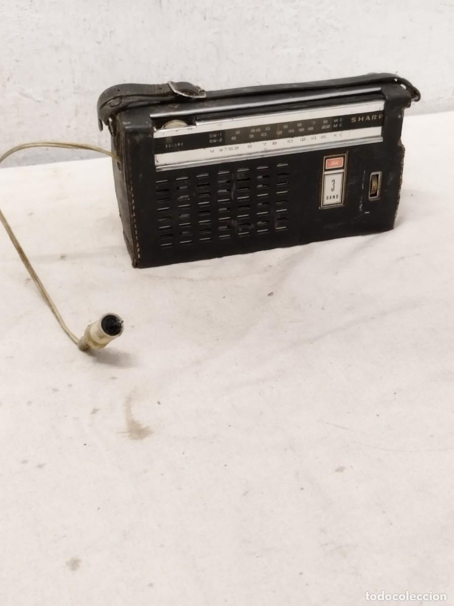 Radios antiguas: Antiguo radio transistor Sharp 3 Band. Sin probar. - Foto 1