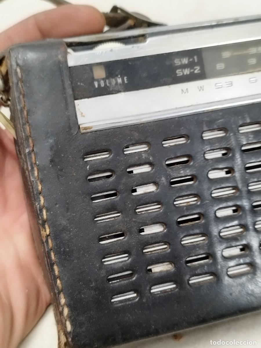 Radios antiguas: Antiguo radio transistor Sharp 3 Band. Sin probar. - Foto 3