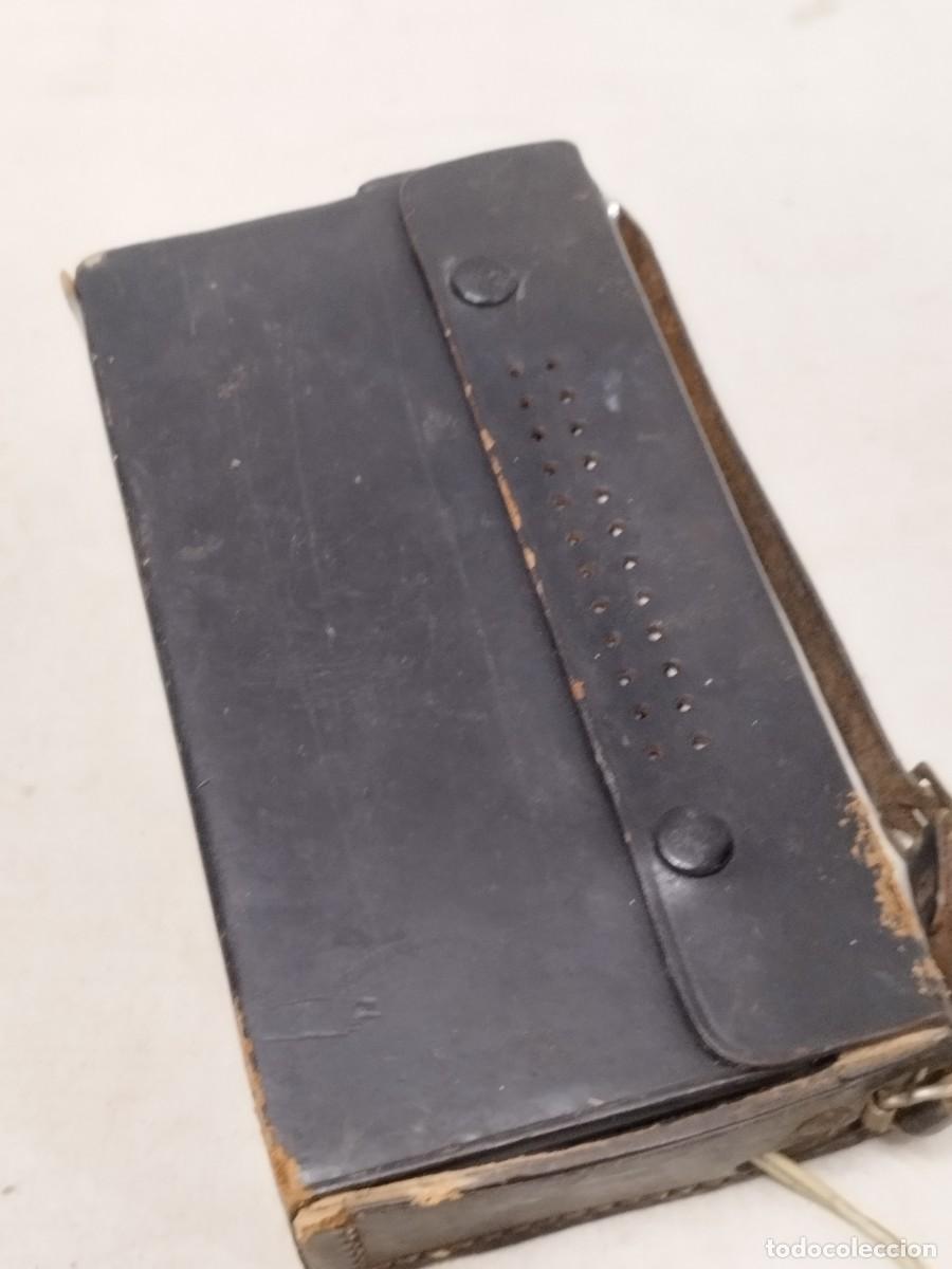 Radios antiguas: Antiguo radio transistor Sharp 3 Band. Sin probar. - Foto 10