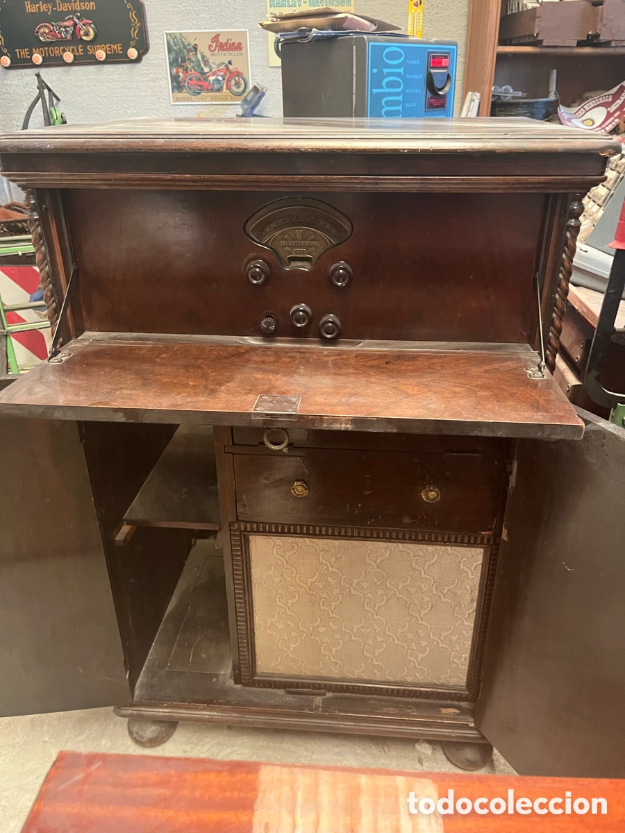 Radios antiguas: Mueble Artwater Kent de radio y tocadiscos - Foto 1
