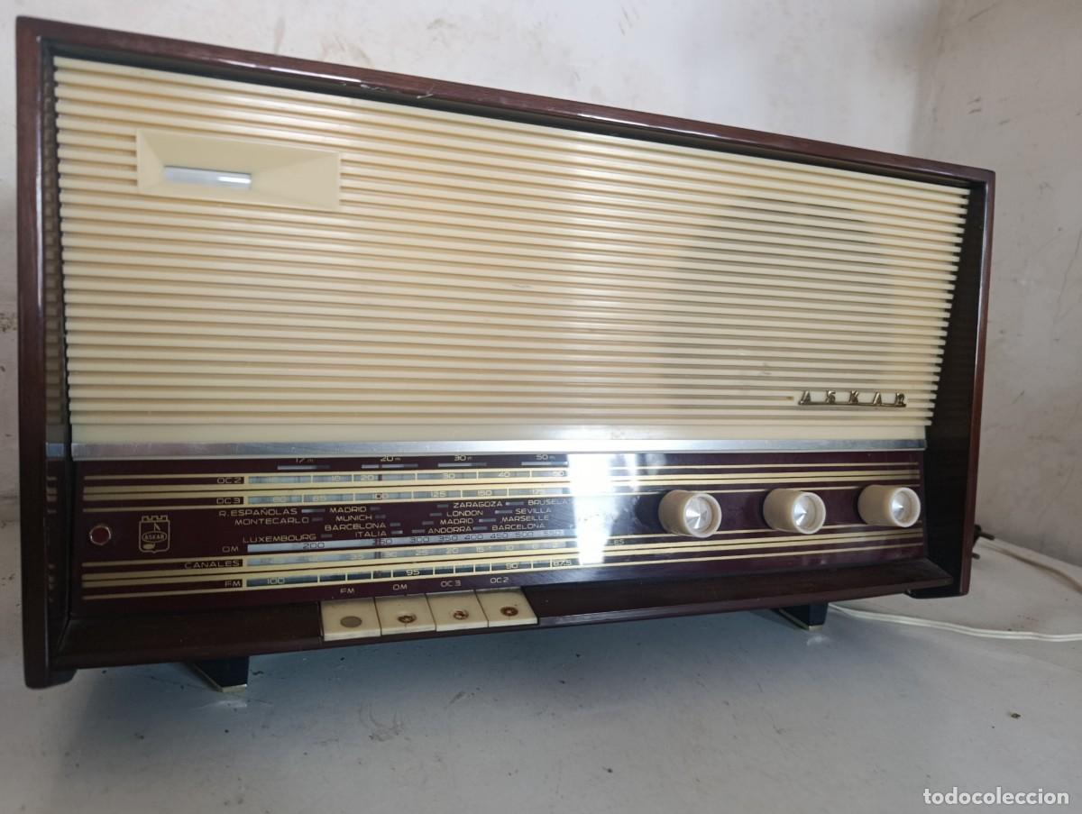 Radios antiguas: Radio ASKAR antigua a v&aacute;lvulas (funciona) - Foto 1