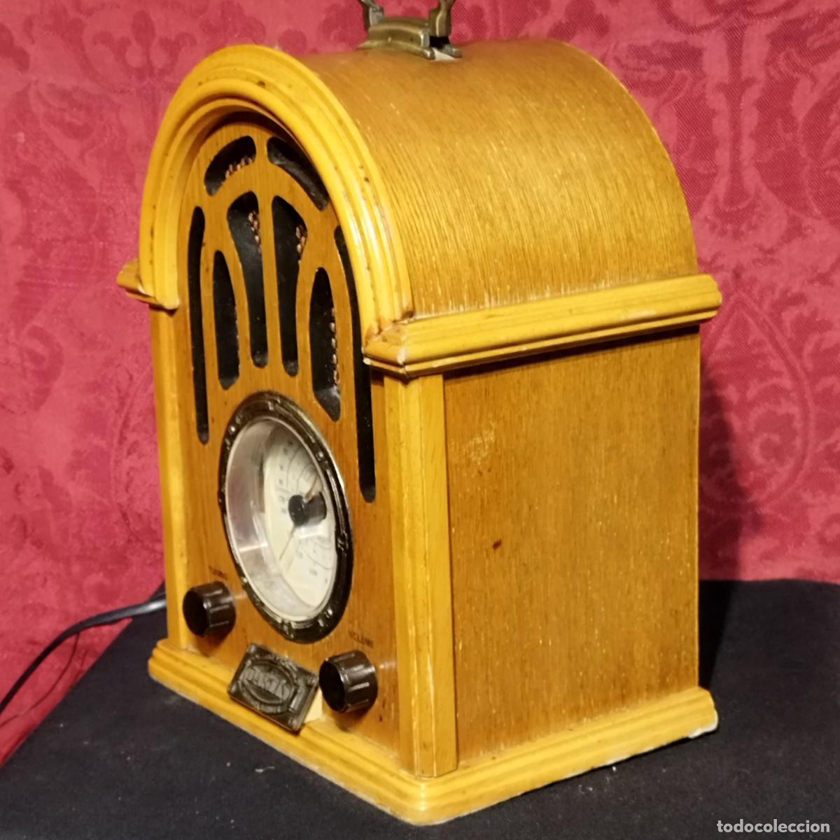 Radios antiguas: RADIO TIPO CAPILLA DE MADERA - MARCA DAKLIN MODELO 9719 - FUNCIONA CON FM - - Foto 8