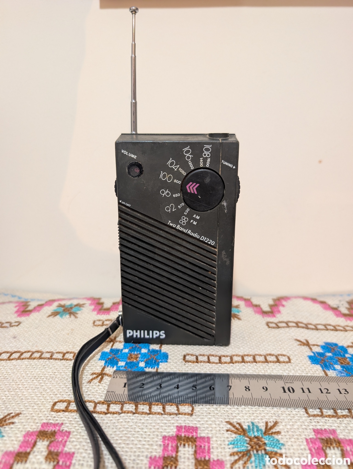 Radios antiguas: Radio Philips D1220, vintage, funciona.