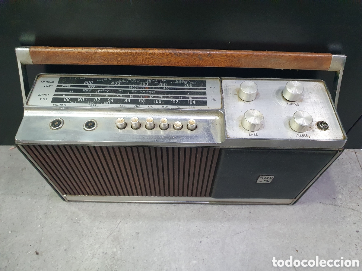 Alte Radios: Radio port&aacute;til HMV. Vintage. (L98)