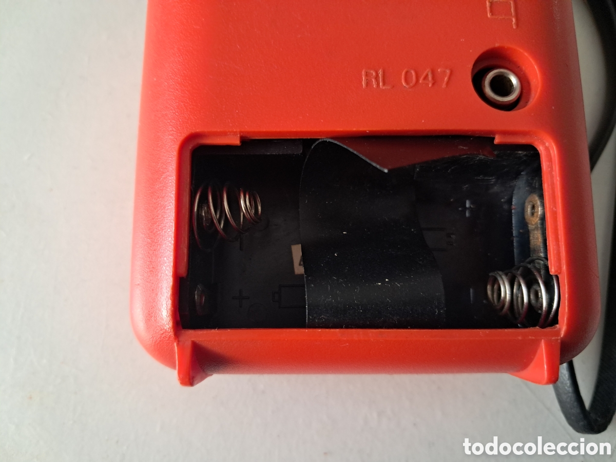 Radios antiguas: RADIO TRANSISTOR PHILIPS RL 047. AM. ROJO/NEGRO. FUNCIONANDO. - Foto 6