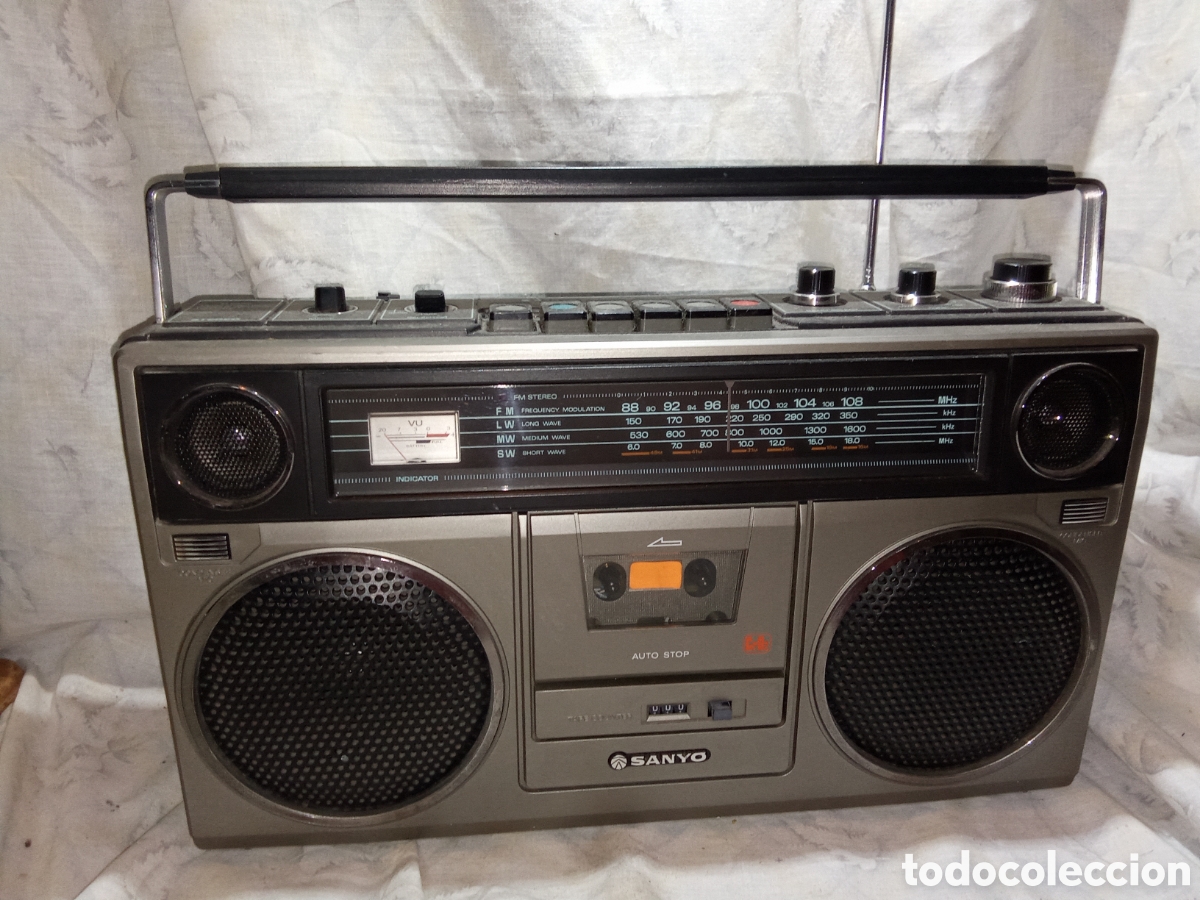 Alte Radios: RADIO-CASSETTE SANYO MODELO M9930L