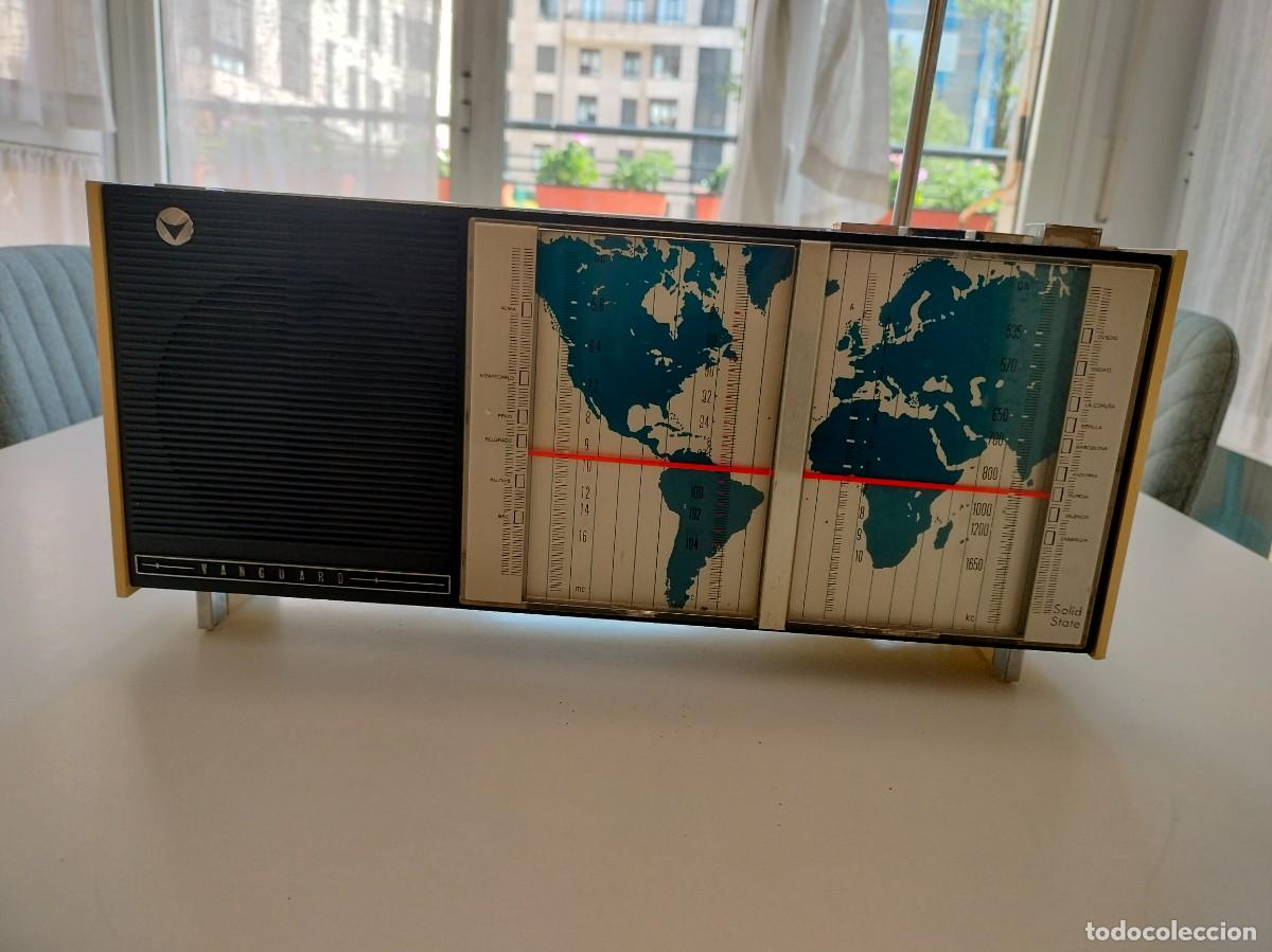 Radios antiguas: RADIO VANGUARD APOLO A&Ntilde;O 62. FUNCIONA PILAS Y ENCHUFE.