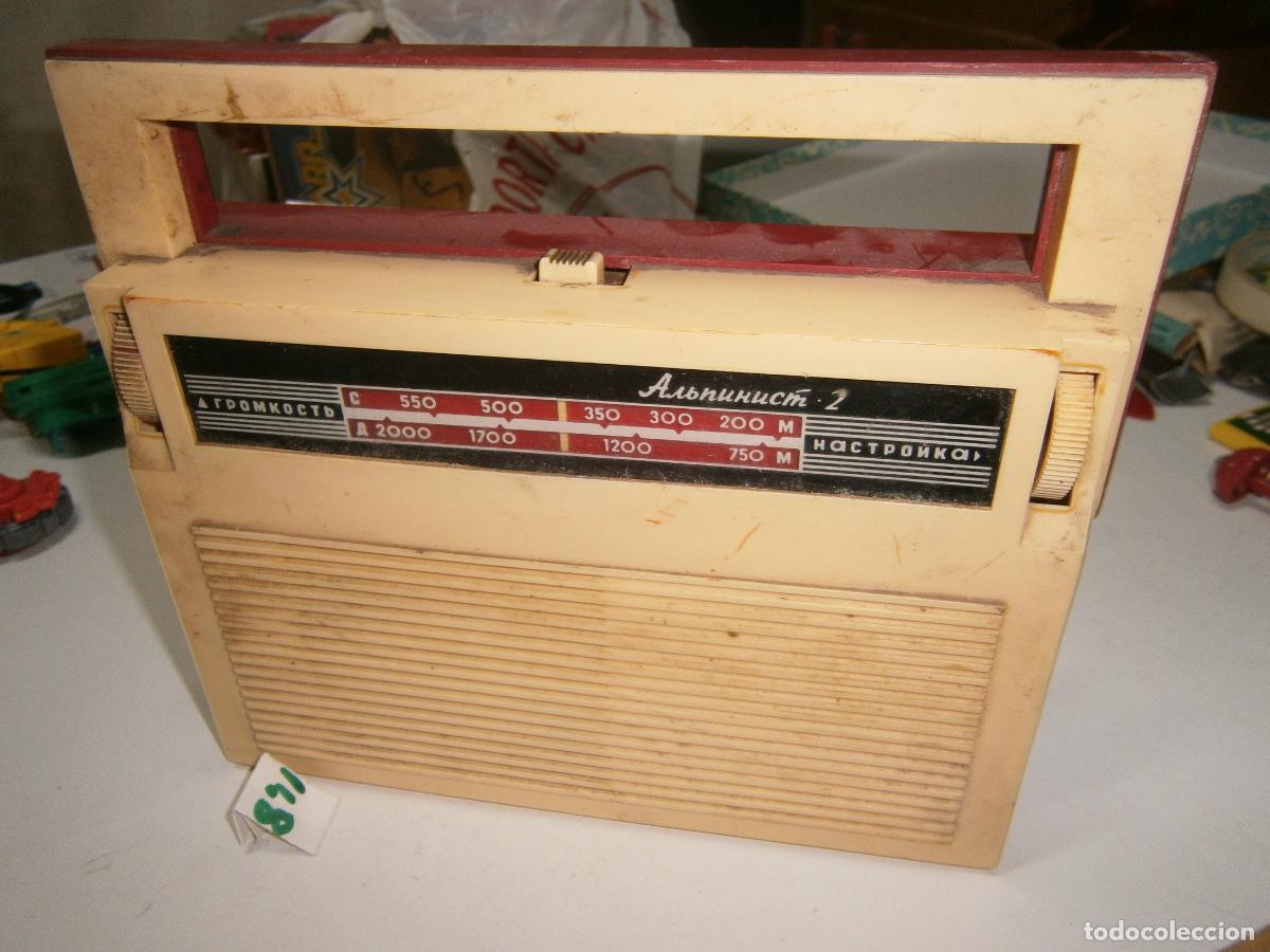 Radios antiguas: ANTIGUA RADIO TRANSISTOR PORTATIL VINTAGE MOD. ALPINIST 2 RUSA