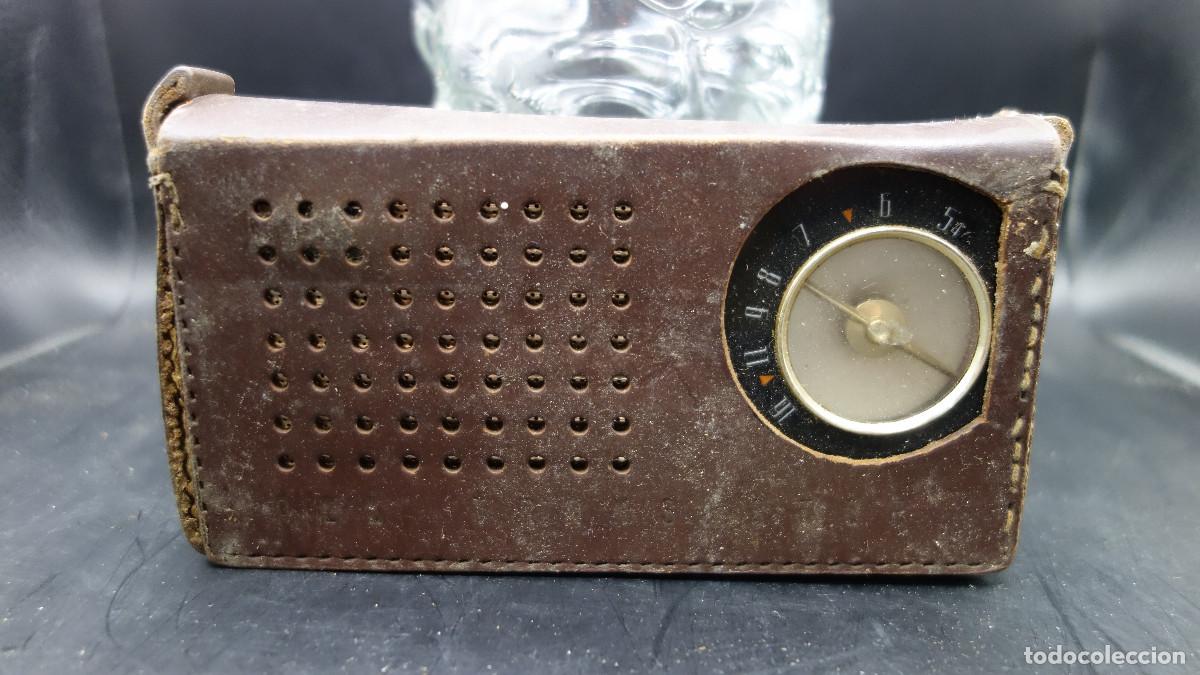 Radios antiguas: RADIO TRANSISTOR SANYO DE LUXE P-25E COLOR ROJO
