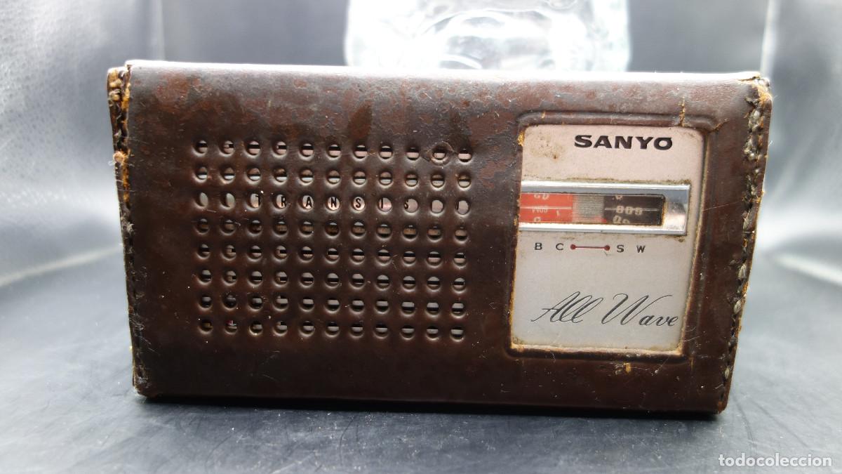 Radios antiguas: RADIO TRANSISTOR SANYO 8S-601 COLOR ROJO