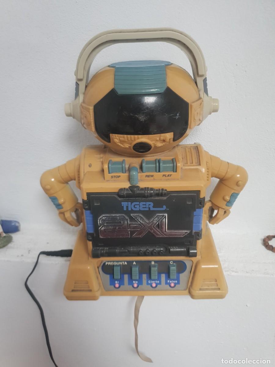 Radios antiguas: Cassette tiger 2 xl 1992 sin tapa pilas fuciona con cargador