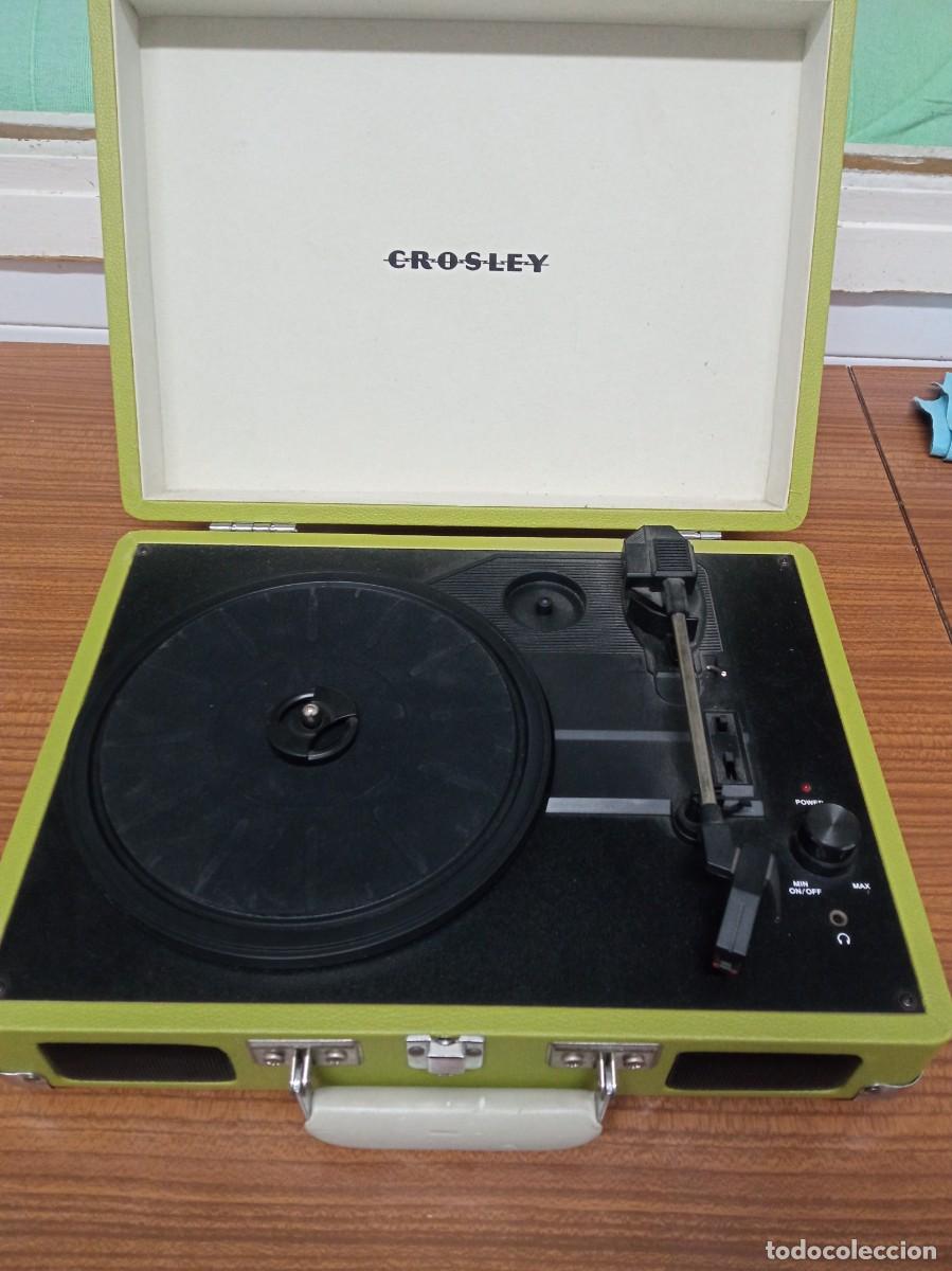 Radios antiguas: Tocadiscos port&aacute;til CROSLEY