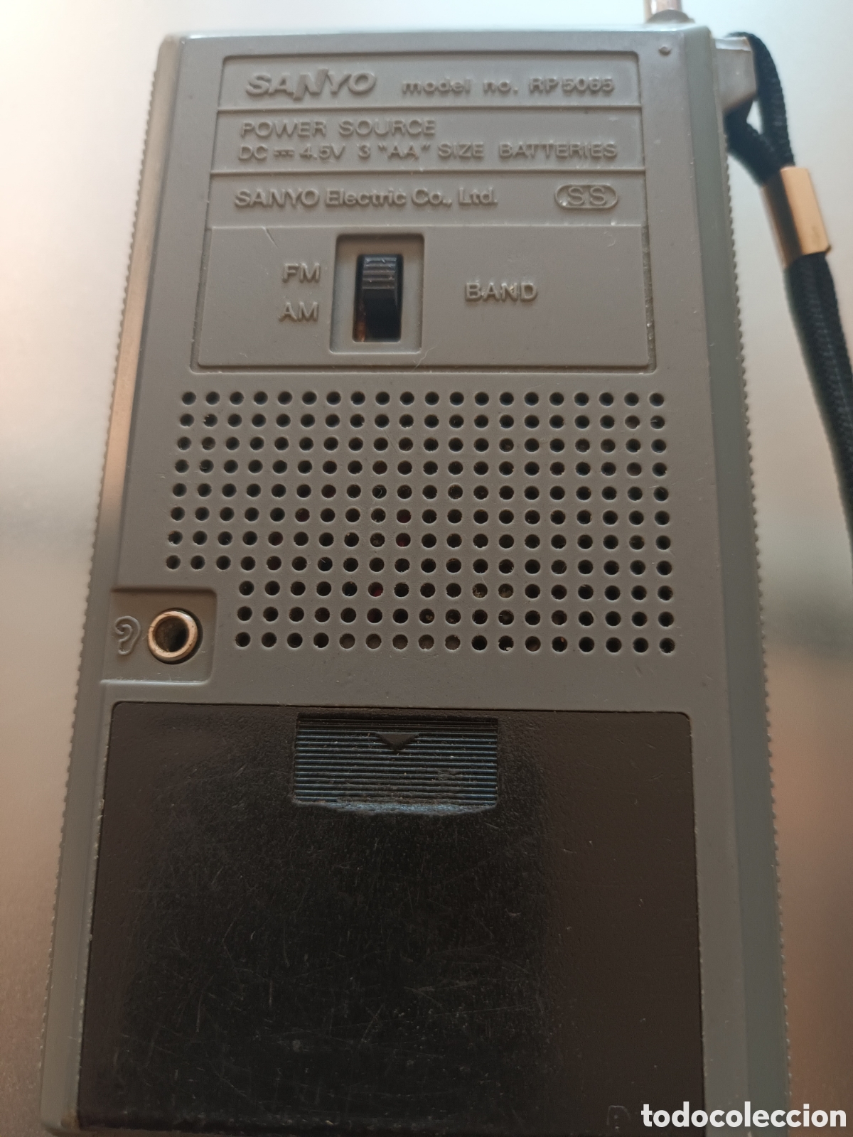 Radios antiguas: ANTIGUO TRANSISTOR MARCA SANYO FUNCIONA PERFECTAMENTE - Foto 2