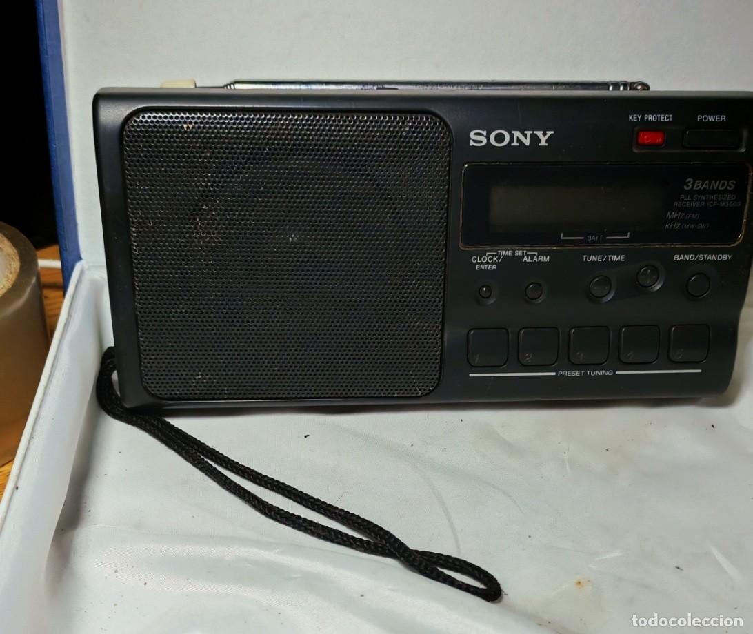 Radios antiguas: Radio port&aacute;til Sony ICF-M3500 con sintonizador PLL.