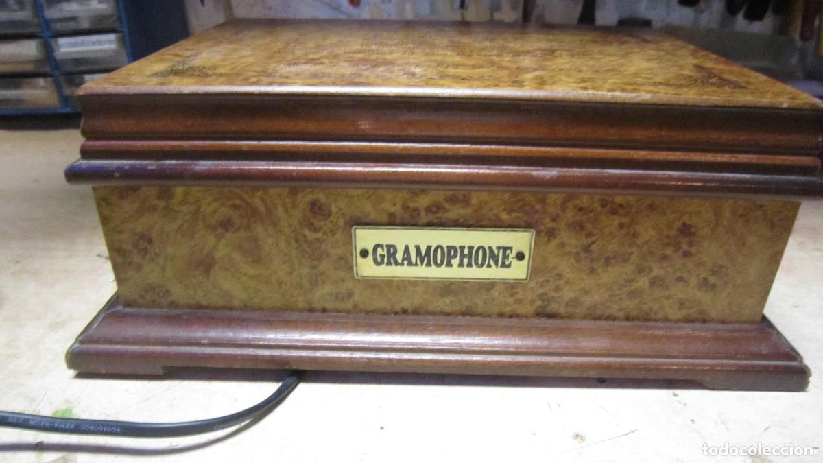 Radios antiguas: REPRODUCTOR DE CD EN MADERA MUY DECORATIVO