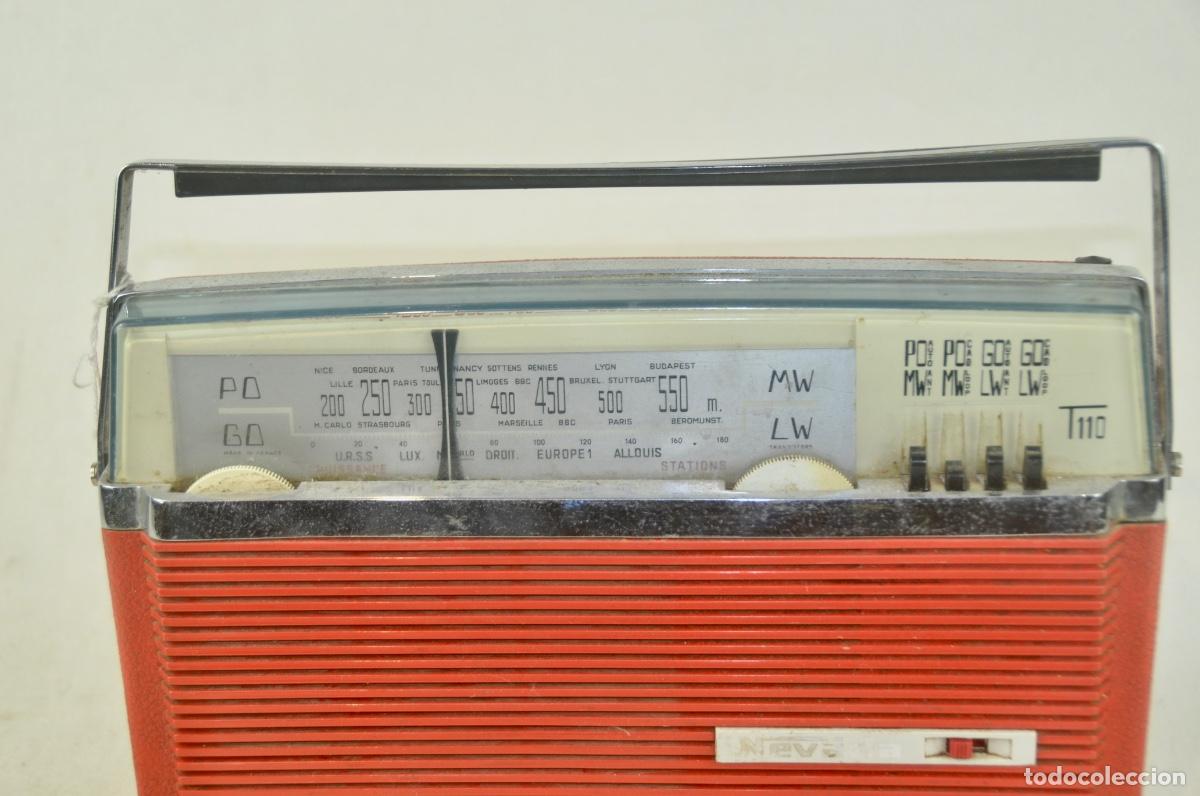 Radios antiguas: Radio Nevada plastico rojo - Foto 3