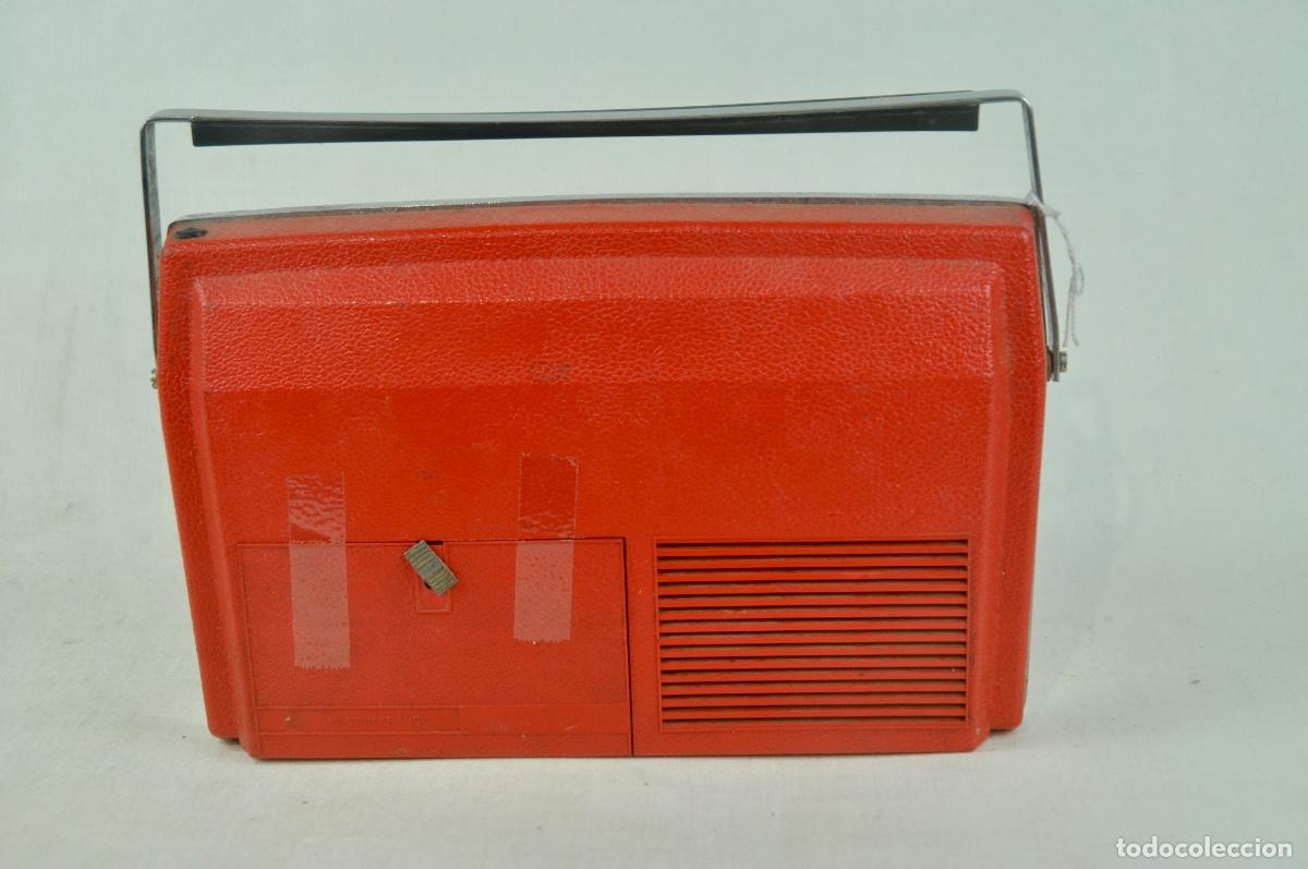Radios antiguas: Radio Nevada plastico rojo - Foto 7