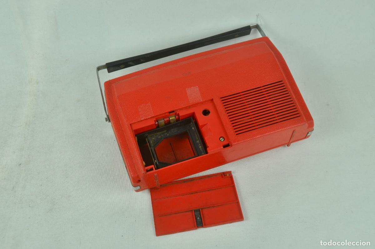 Radios antiguas: Radio Nevada plastico rojo - Foto 8