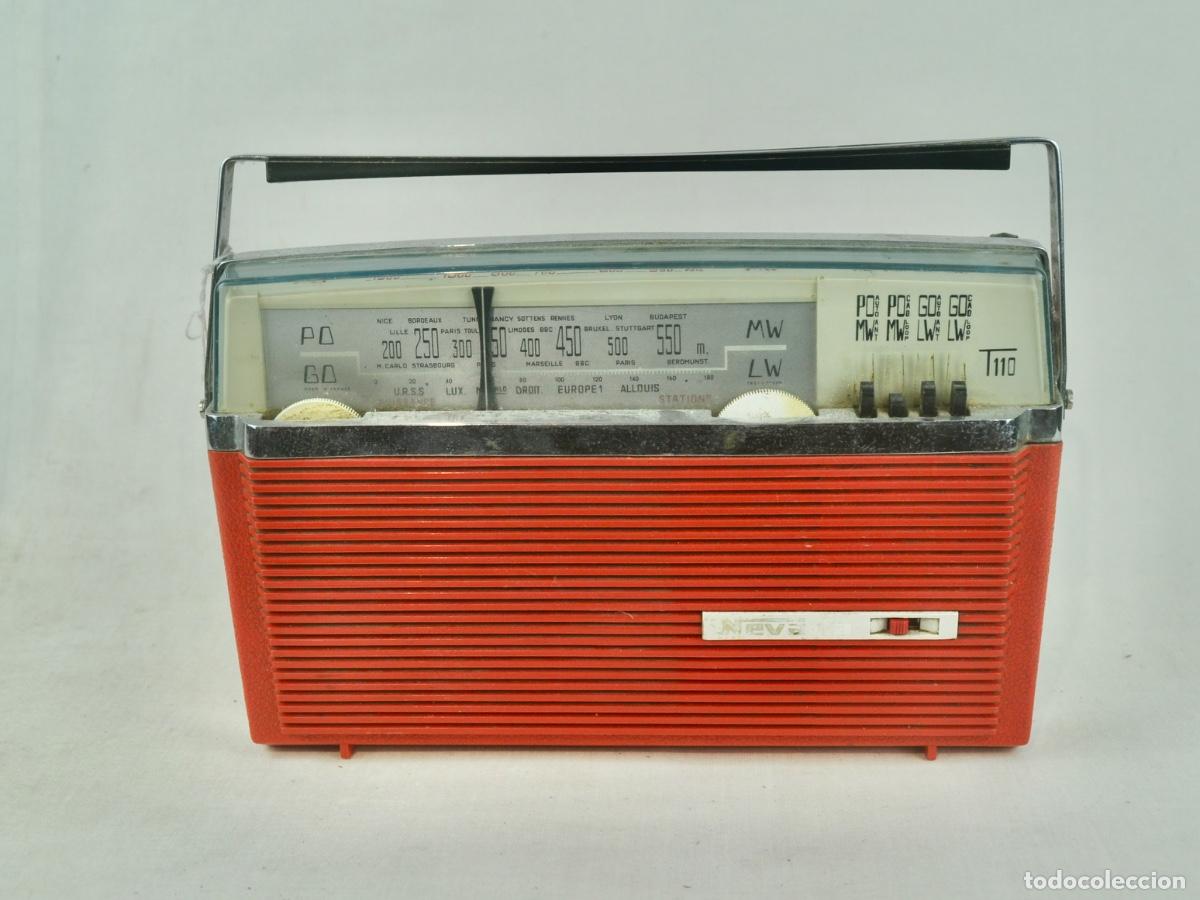 Radios antiguas: Radio Nevada plastico rojo - Foto 1