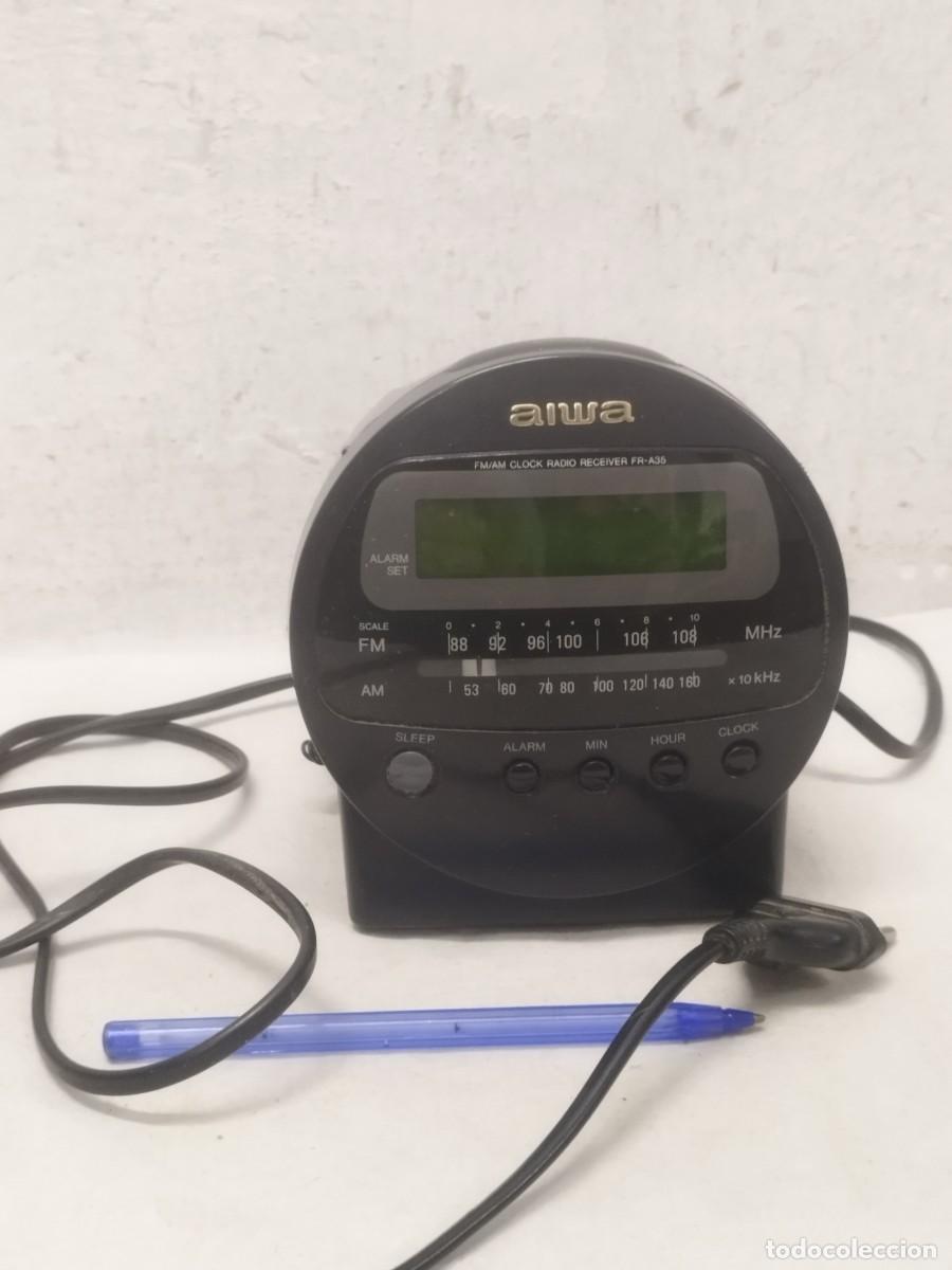Radios antiguas: Radio despertador digital marca AIWA FR-A35. Sin probar.