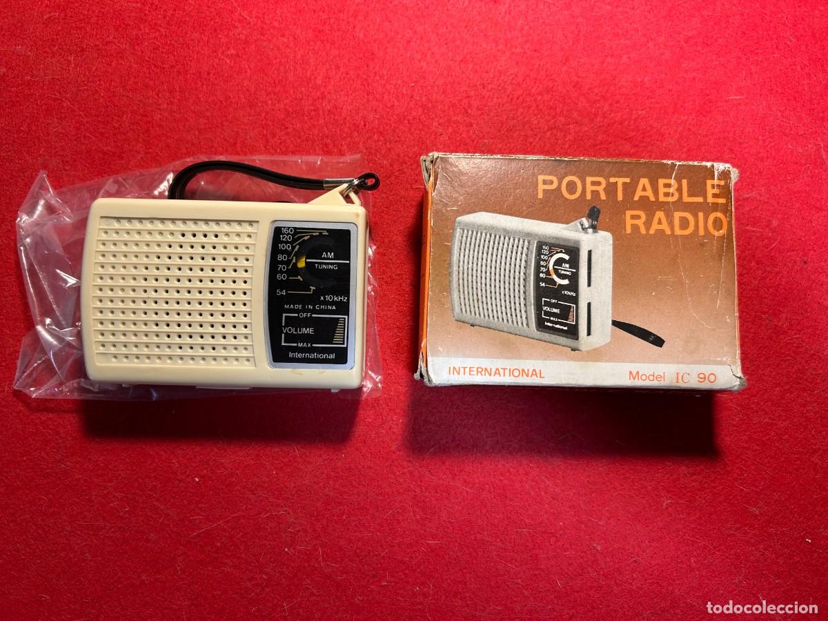 Radios antiguas: Radio portatil de AM - Internacional - copia china de SANYO RP 1270 - (nueva)