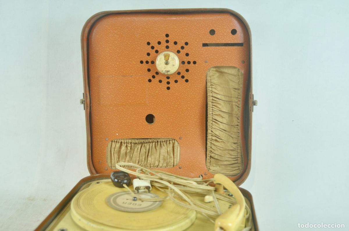 Radios antiguas: Tocadiscos de la marca Ed&eacute;n con funda marr&oacute;n - Foto 4