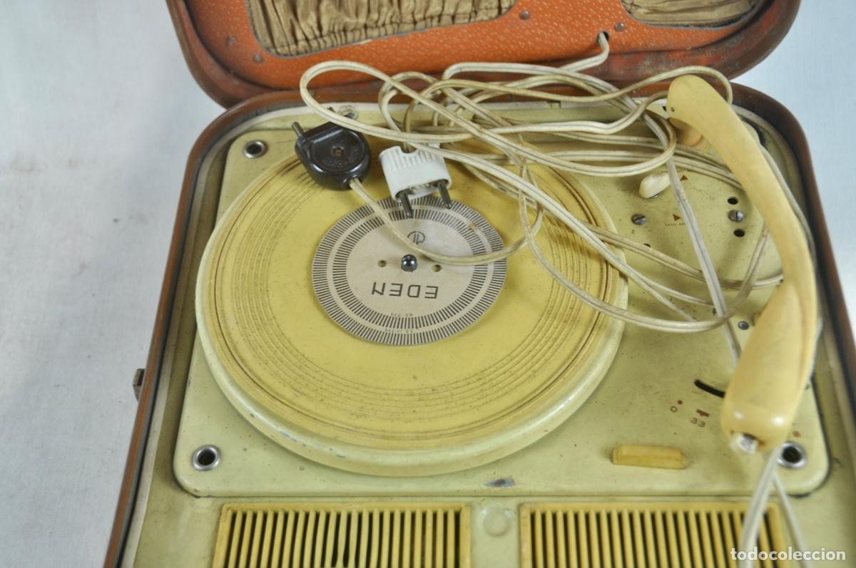 Radios antiguas: Tocadiscos de la marca Ed&eacute;n con funda marr&oacute;n - Foto 6