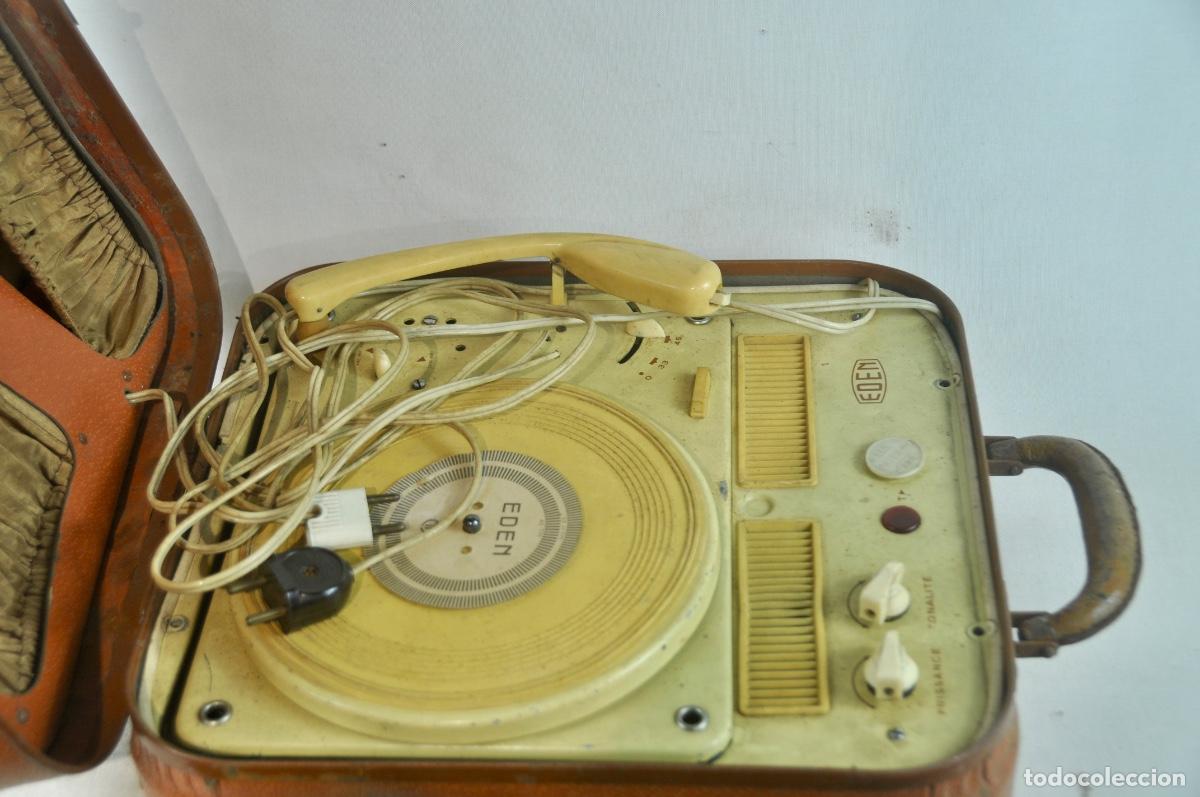 Radios antiguas: Tocadiscos de la marca Ed&eacute;n con funda marr&oacute;n - Foto 9