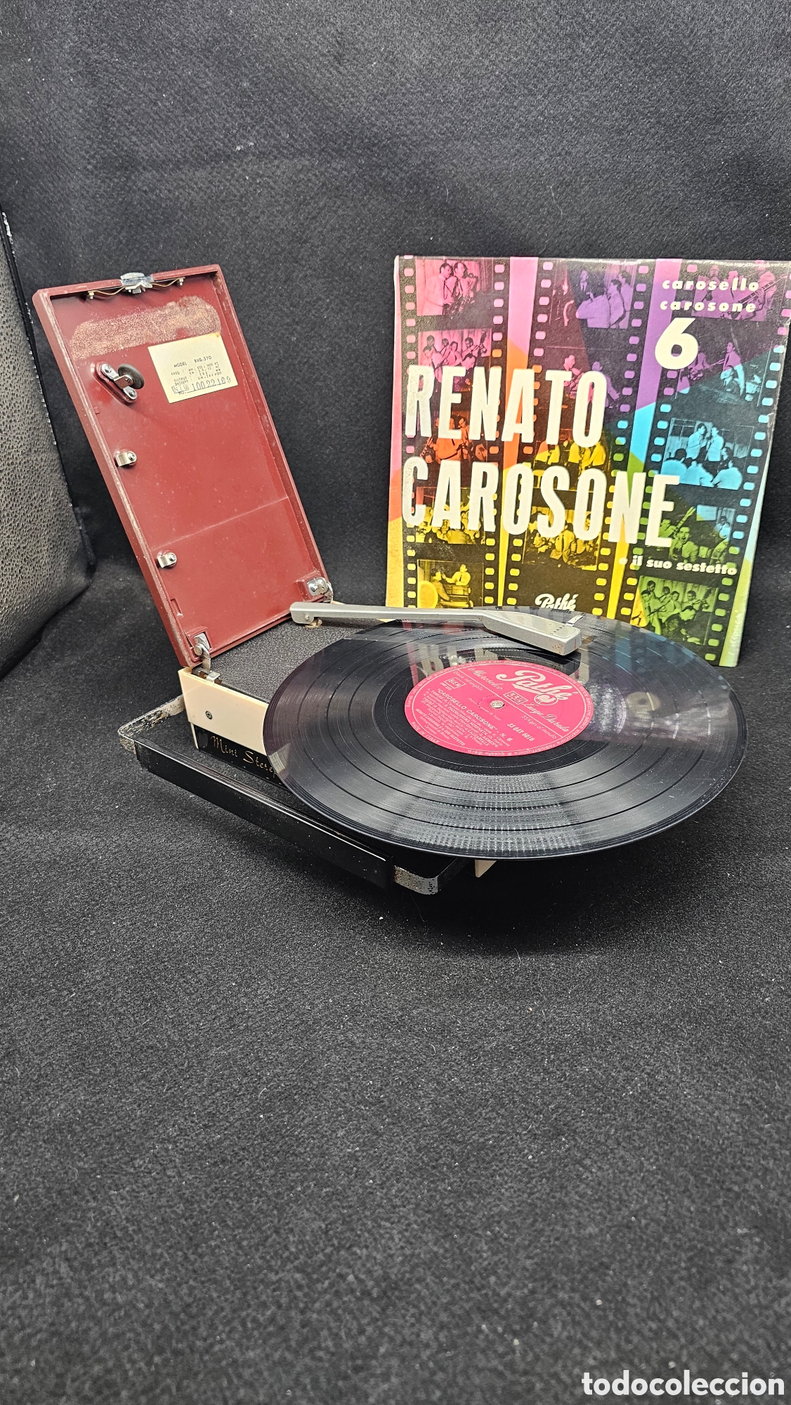 Radios antiguas: Tocadiscos port&aacute;til miniatura