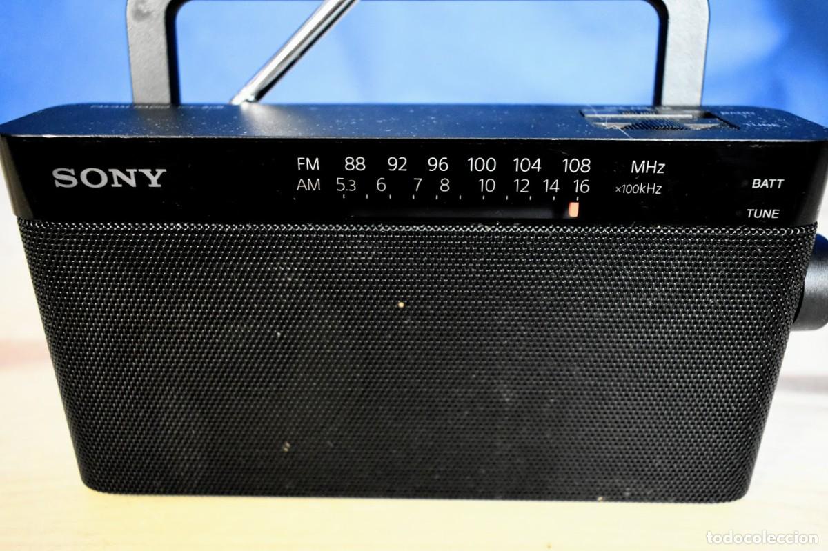 Radios antiguas: Radio transistor port&aacute;til Sony ICF306 - Foto 4