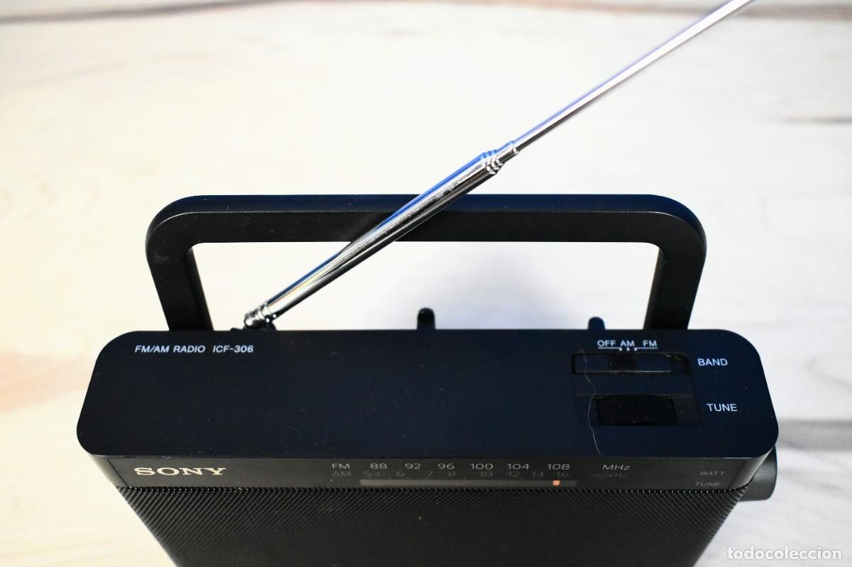 Radios antiguas: Radio transistor port&aacute;til Sony ICF306 - Foto 5