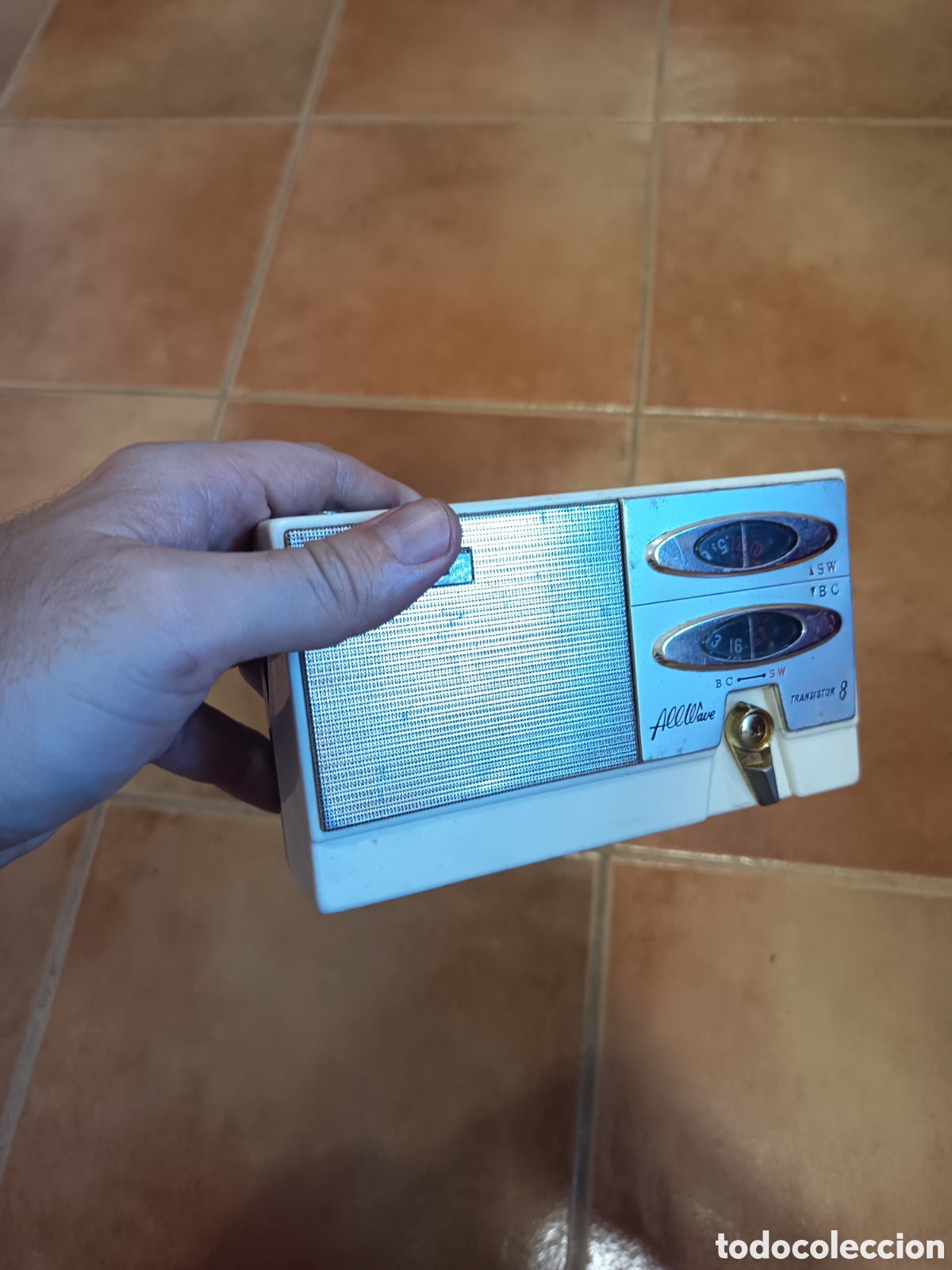 Radios antiguas: Sanyo radio 8s-p21 blanca verde