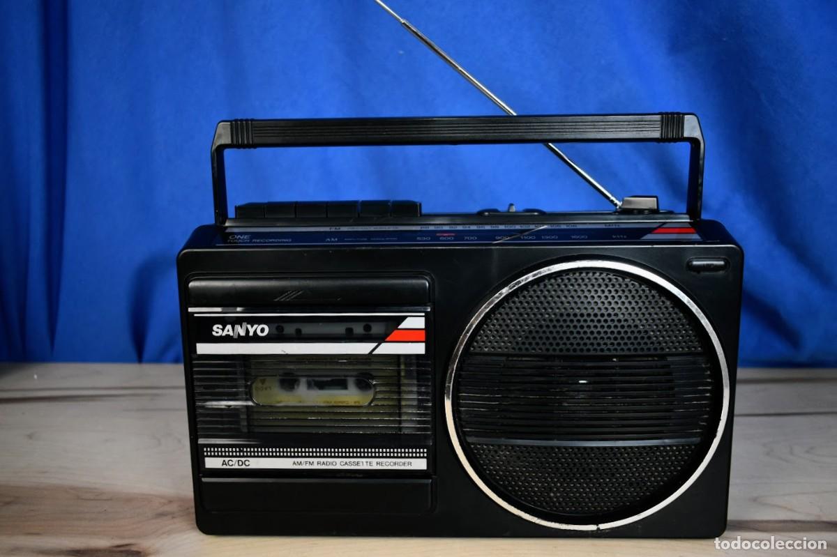 Radios antiguas: Radio cassette Sanyo M2709F a&ntilde;o 1980