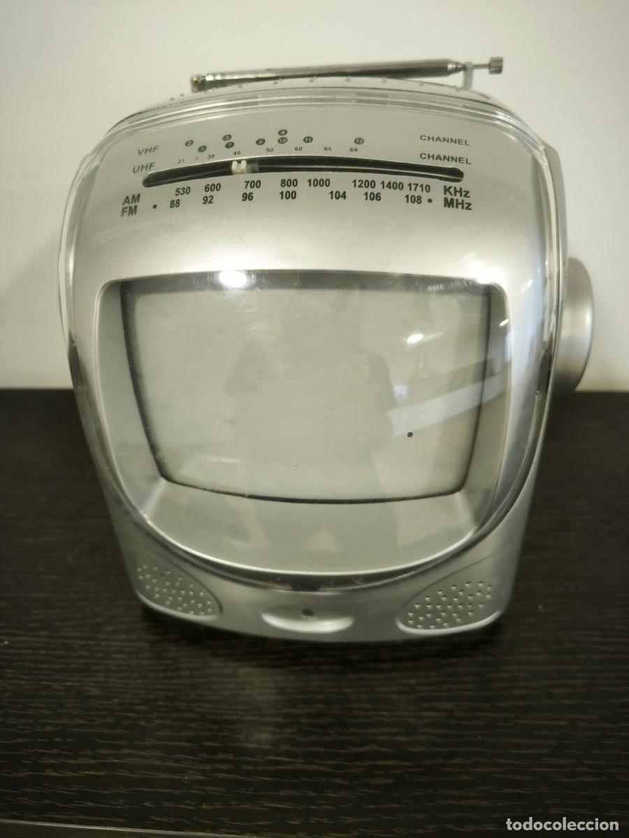 Radios antiguas: Mini TV Port&aacute;til Megatech MT-505R &middot; Televisi&oacute;n B/N 5,5&rdquo; Con Radio AM/FM &middot; Dise&ntilde;o Retro