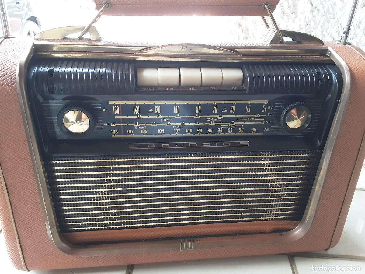 Radios antiguas: Radio concert boy 55, marca Grundig.