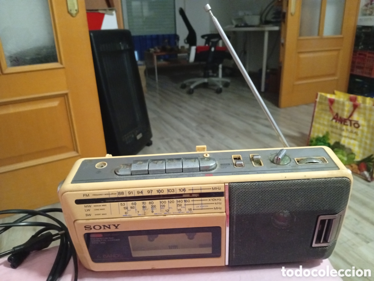 Radios antiguas: SONY radio cassette sintoniza 4 bandas CFM 140L
