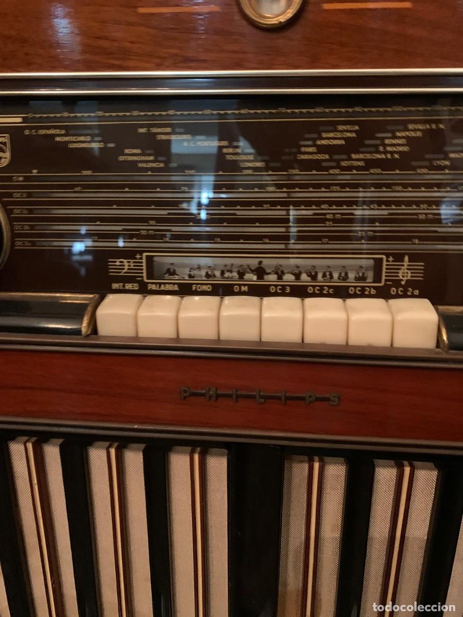 Radios antiguas: Mueble radio-tocadiscos vintage PHILIPS - Foto 5