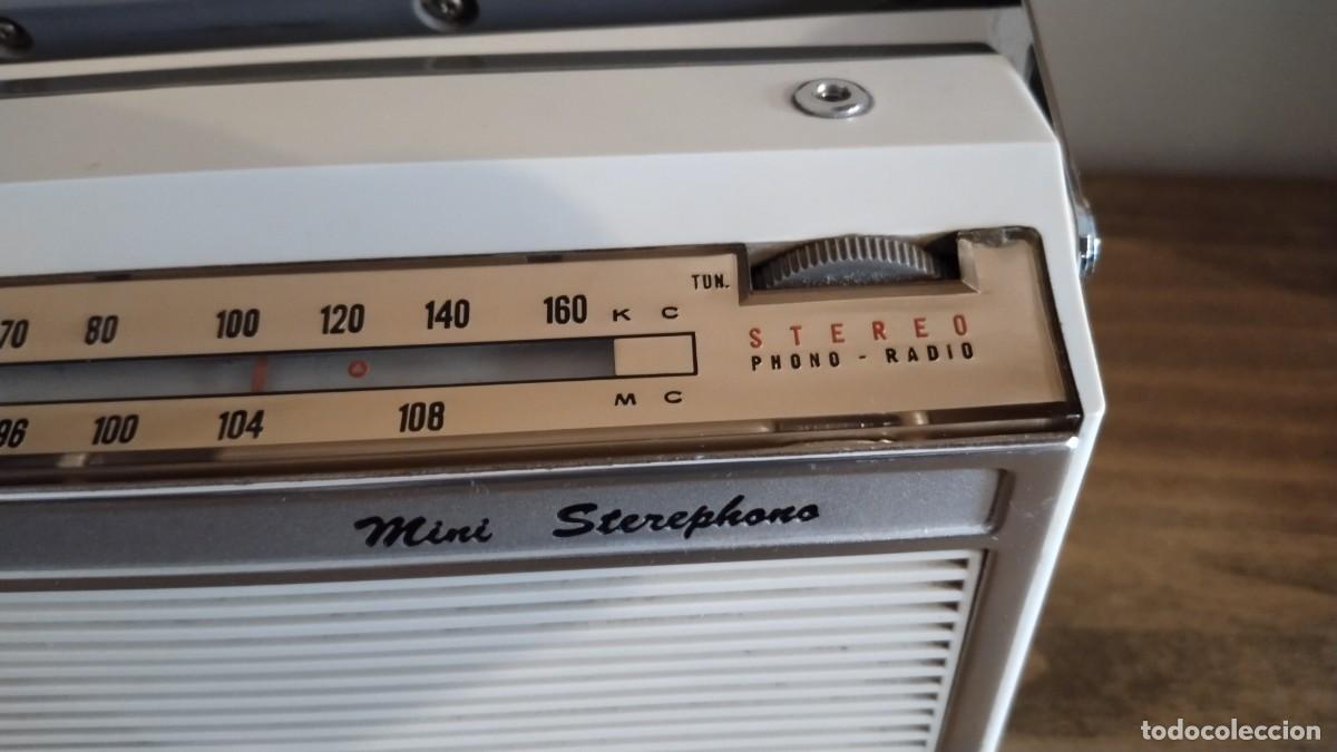 Radios antiguas: Antiguo mini radio tocadiscos - Foto 7