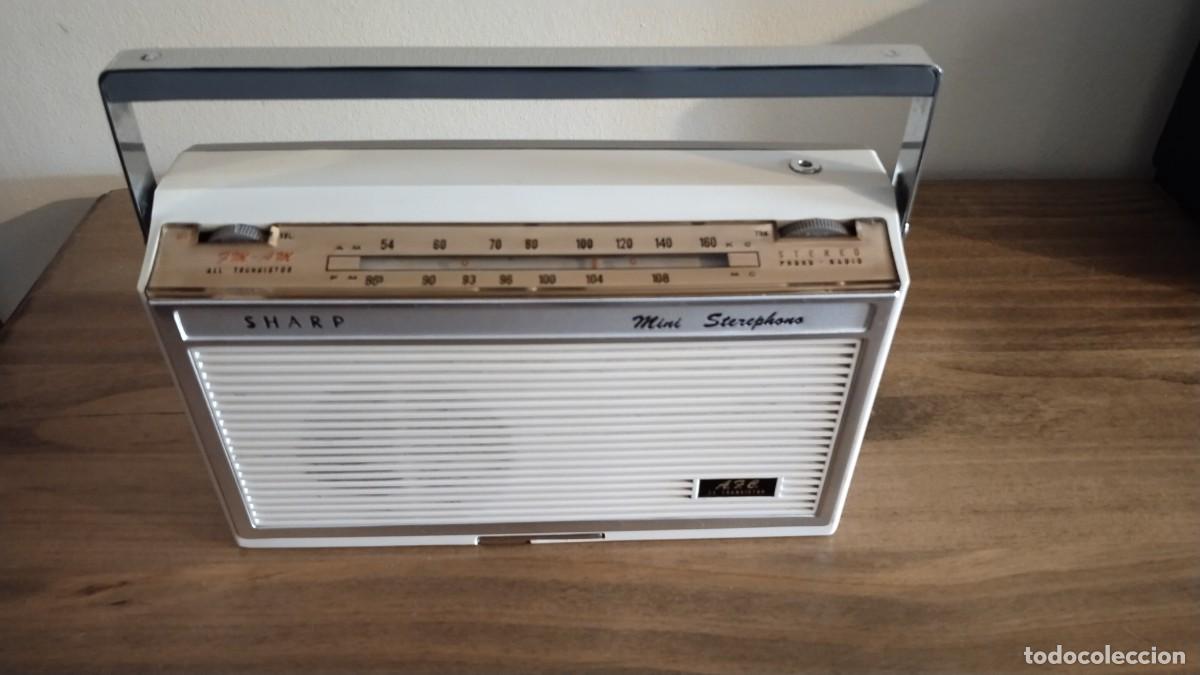Radios antiguas: Antiguo mini radio tocadiscos - Foto 1