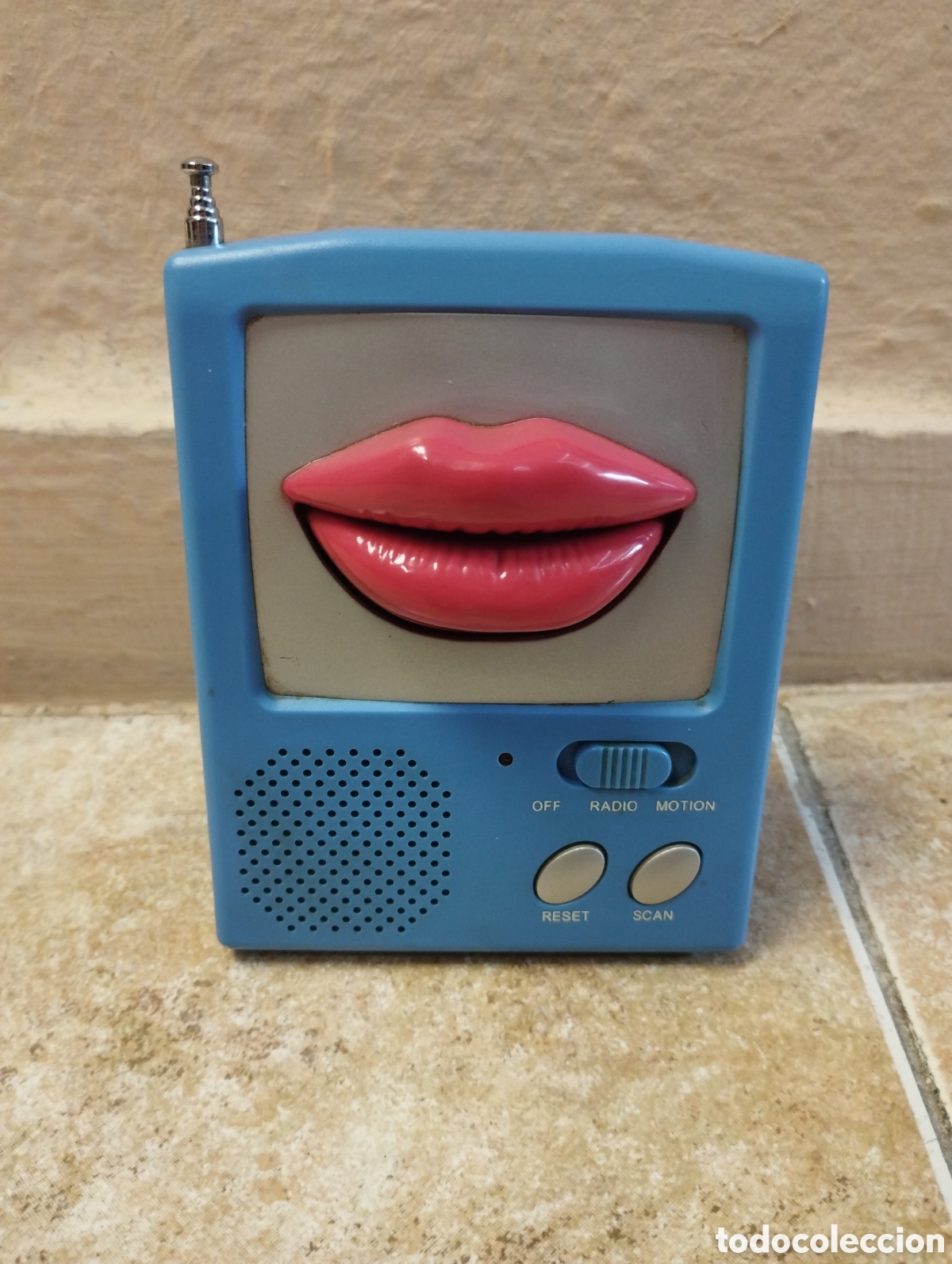 Radios antiguas: Radio FM parlante vintage con labios m&oacute;viles RHD-2142 de los a&ntilde;os 90, RARA, Radio FM