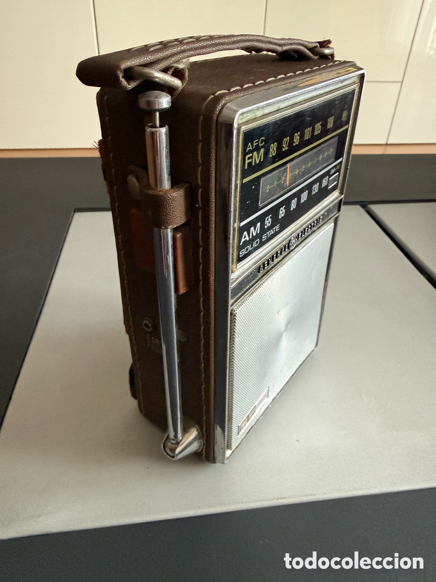 Radios antiguas: RADIO PORT&Aacute;TIL. GENERAL ELECTRIC. - Foto 2