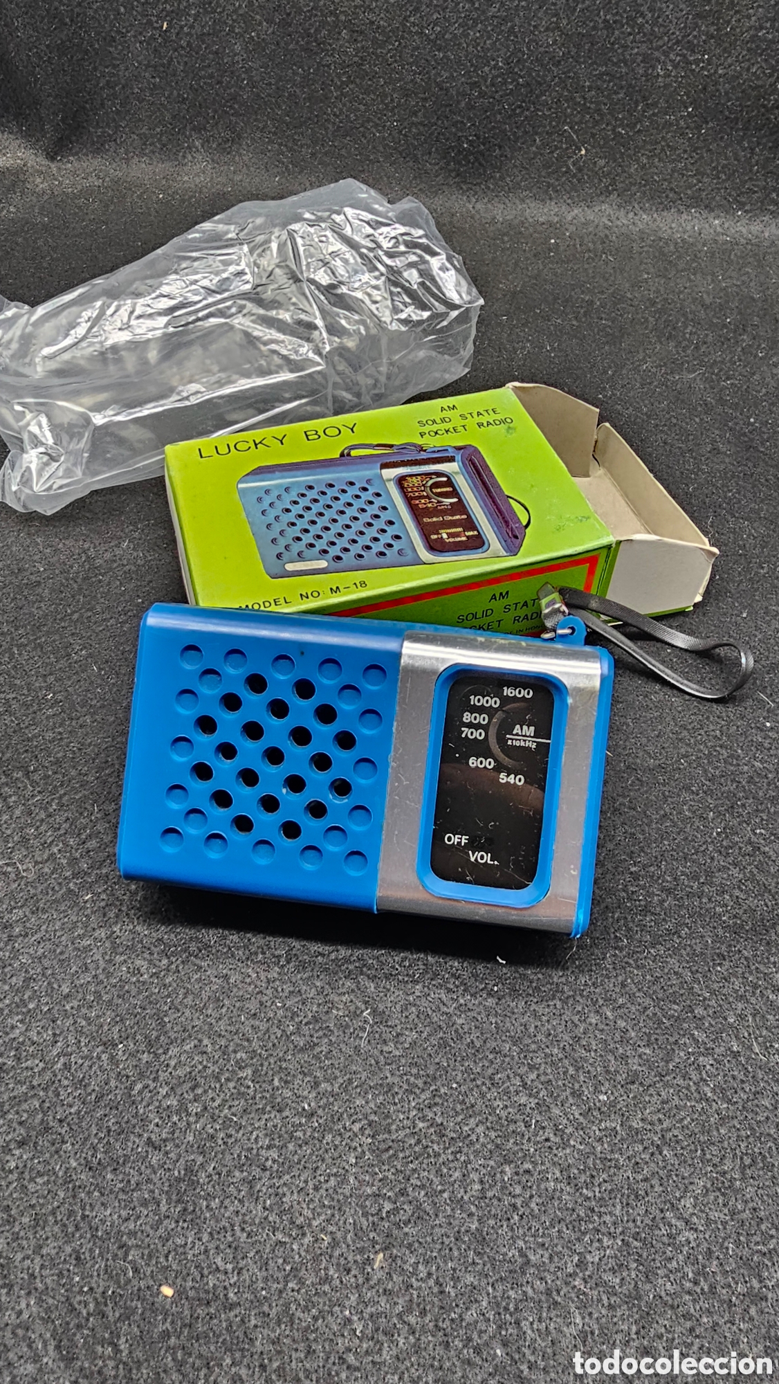 Radios antiguas: Peque&ntilde;o radio transistor vintage