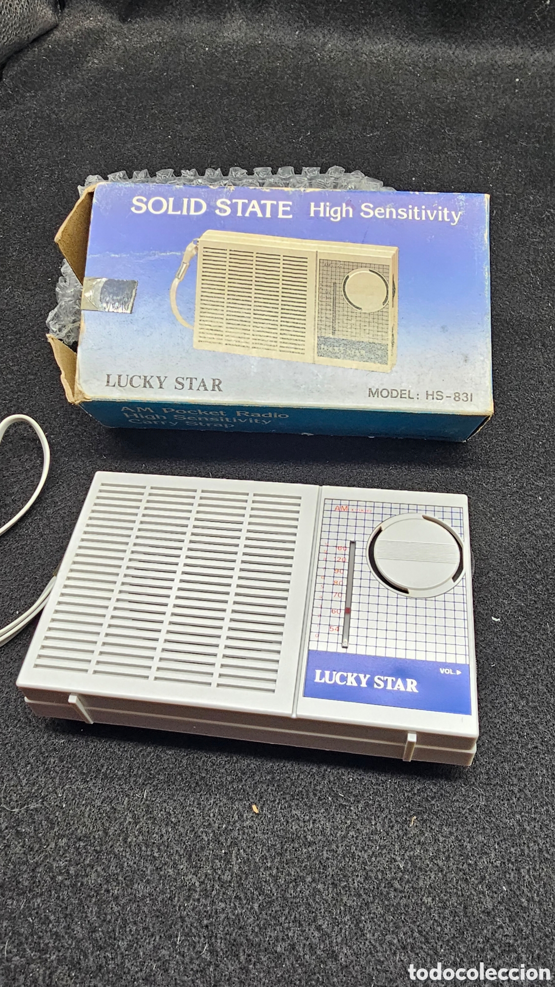 Radios antiguas: Peque&ntilde;o radio transistor vintage