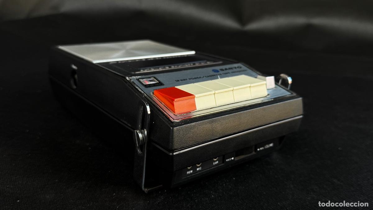 Radios antiguas: Grabadora / Reproductora port&aacute;til de cassette SANYO M-787AZ