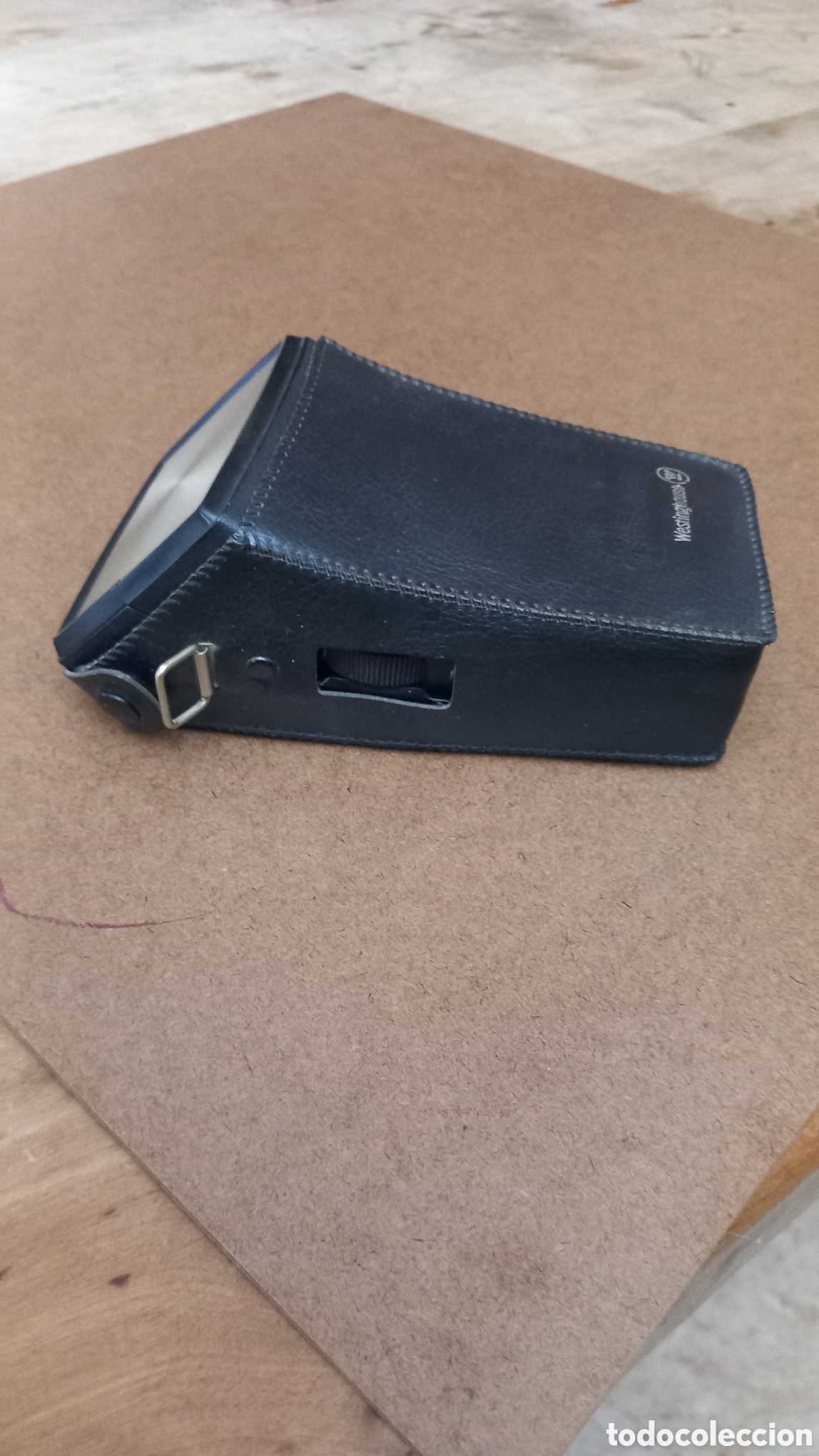 Radios antiguas: Se trata de una radio port&aacute;til modelo Westinghouse Razor Radio de 1971, caracterizada por su dise&ntilde;o