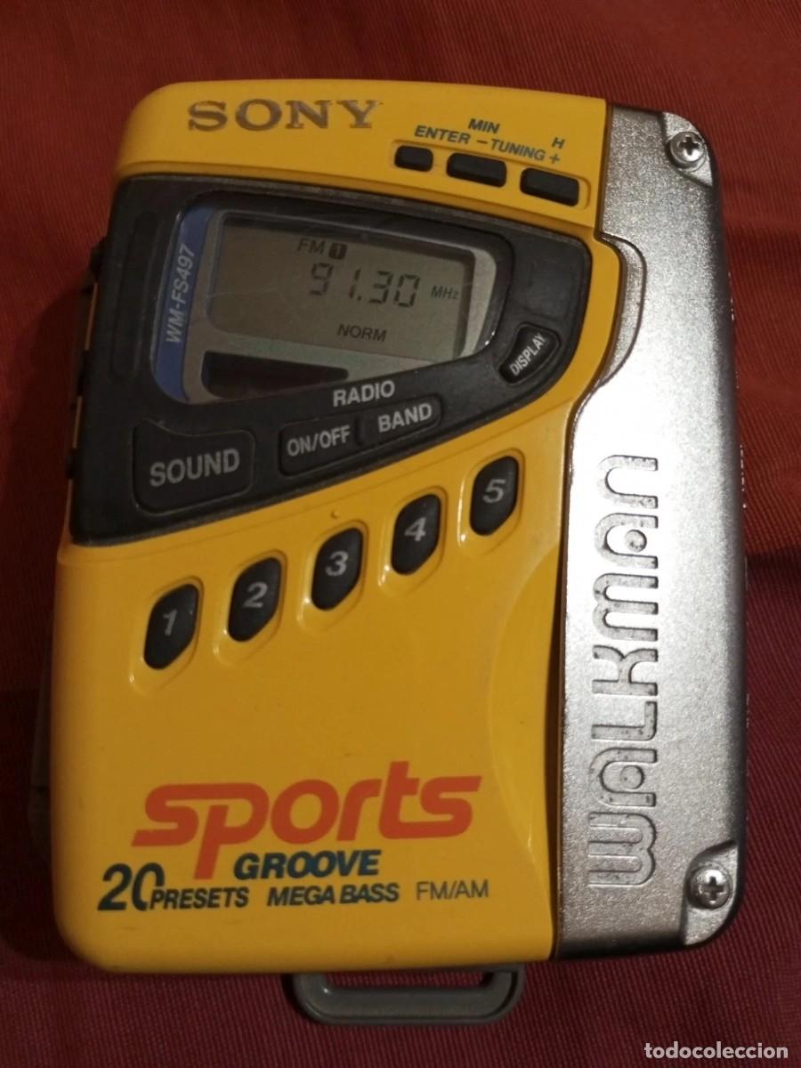 Radios antiguas: Reproductor de casete AM/FM Sony Walkman WM-FS497 Sports Groove amarillo
