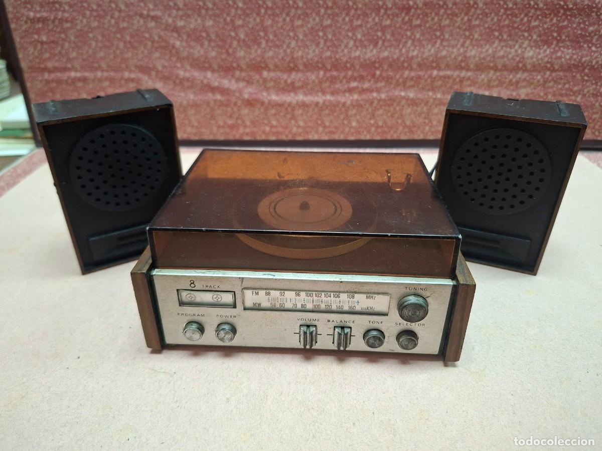 Radios antiguas: ANTIGUA RADIO MINIATURA FORMA DE TOCADISCOS EQUIPO DE MUSICA MADE IN HONG KONG