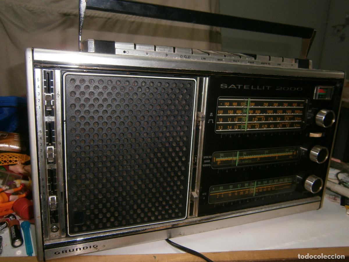 Radios antiguas: ANTIGUO RECEPTOR DE RADIO MULTIBANDA VINTAGE GRNDIG SATELLIT 2000