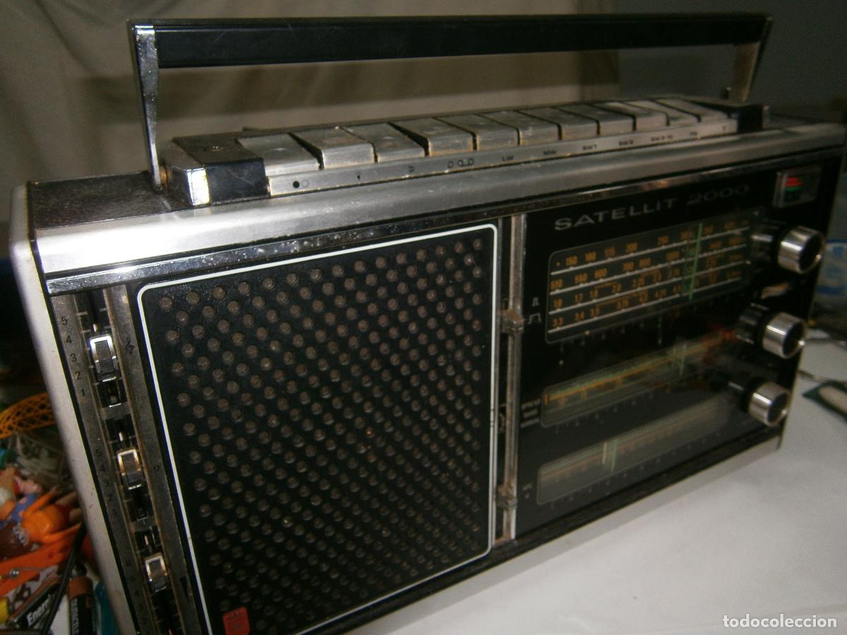 Radios antiguas: ANTIGUO RECEPTOR DE RADIO MULTIBANDA VINTAGE GRNDIG SATELLIT 2000