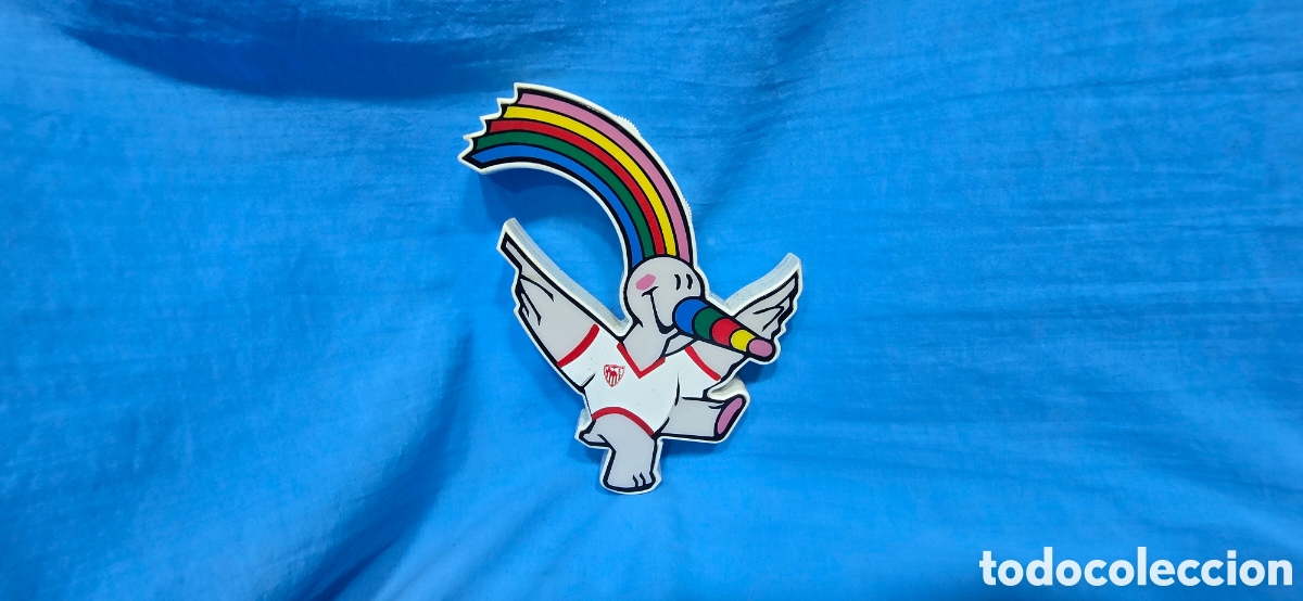 Alte Radios: RADIO CURRO MASCOTA EXPO 92 DE SEVILLA CON CAMISETA DEL SEVILLA C.F. FUNCIONA. NO LLEVA AURICULARES